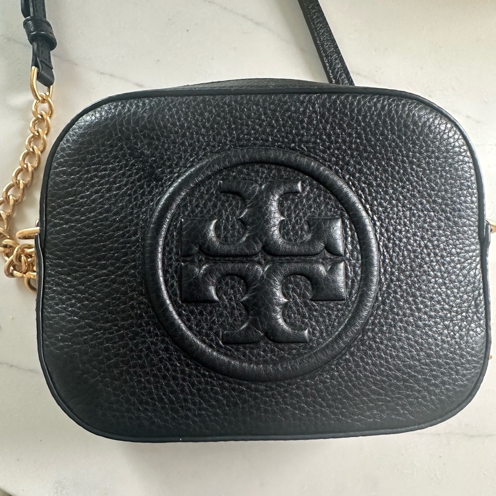 Tory Burch Bombe logo round cross body